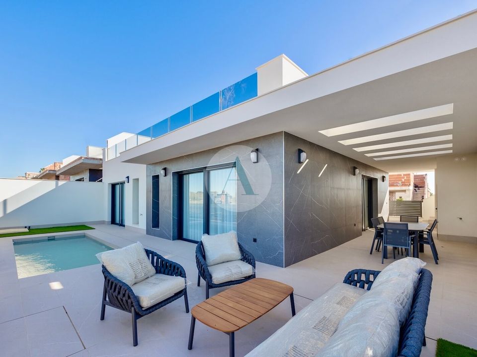 Villa en Torrevieja, Alicante - foto 1