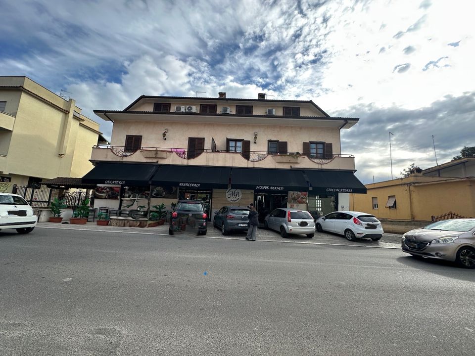 Erhvervsejendom i Fonte Nuova, Rome - foto 1