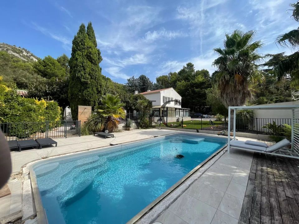 Villa i Aubagne en Provence, Bouches-du-Rhone - foto 1