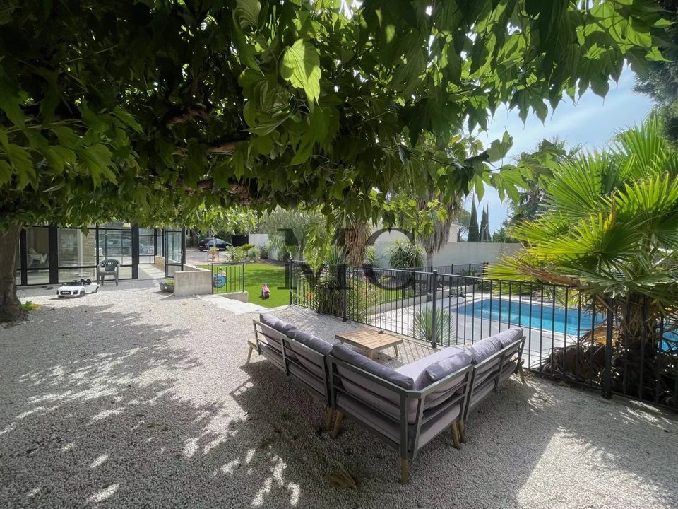Villa i Aubagne en Provence, Bouches-du-Rhone - foto 2