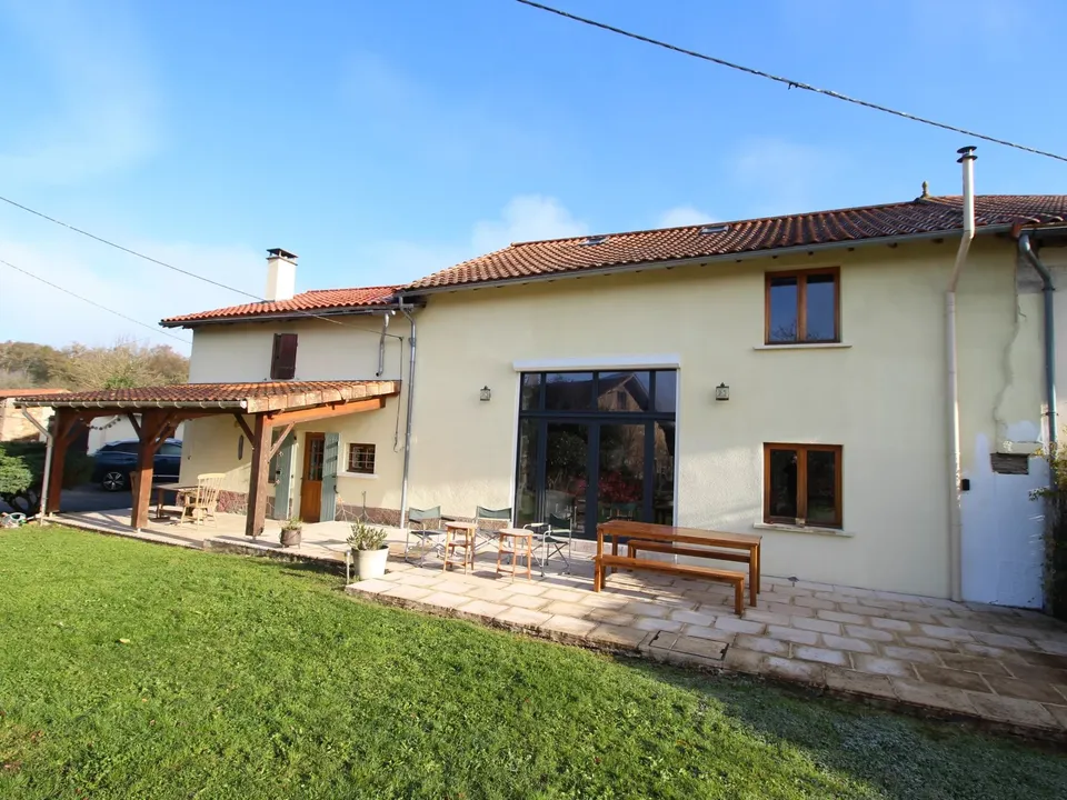 Villa in Cherves-Chatelars, Charente - foto 1