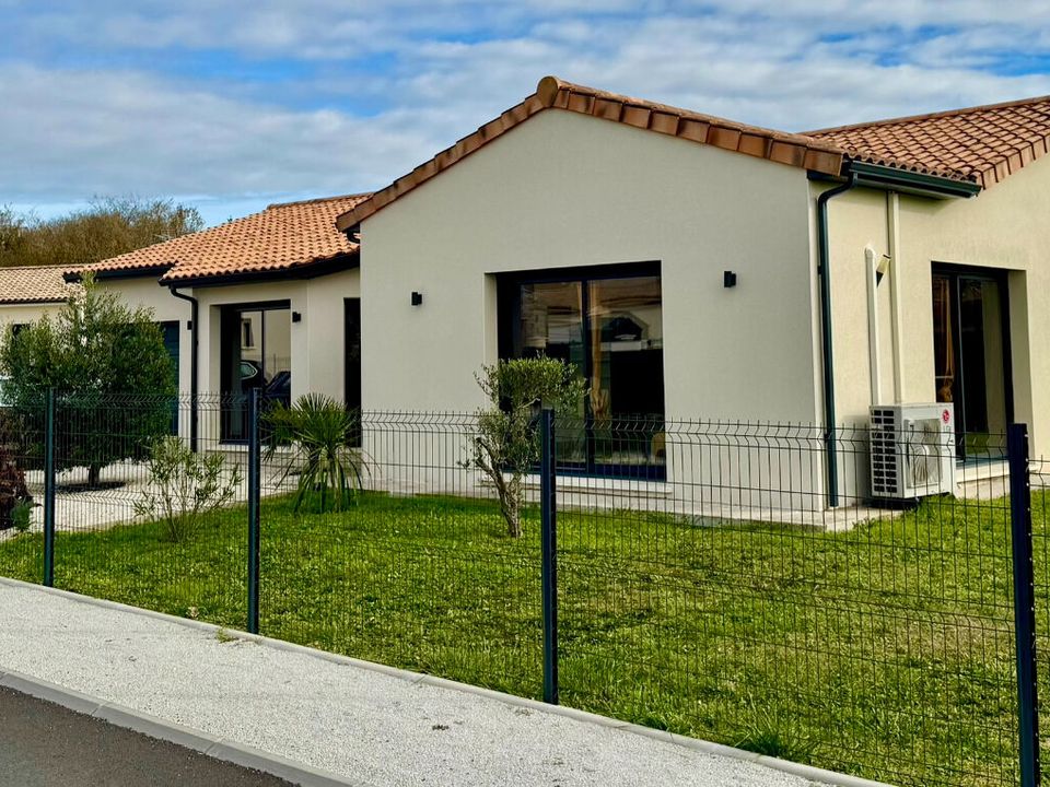 Villa in Saint-Yrieix-Sur-Charente, Charente - foto 1
