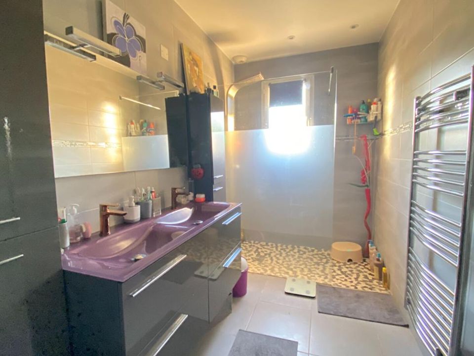 Villa in Saint-Quentin-de-Baron, Gironde - foto 3