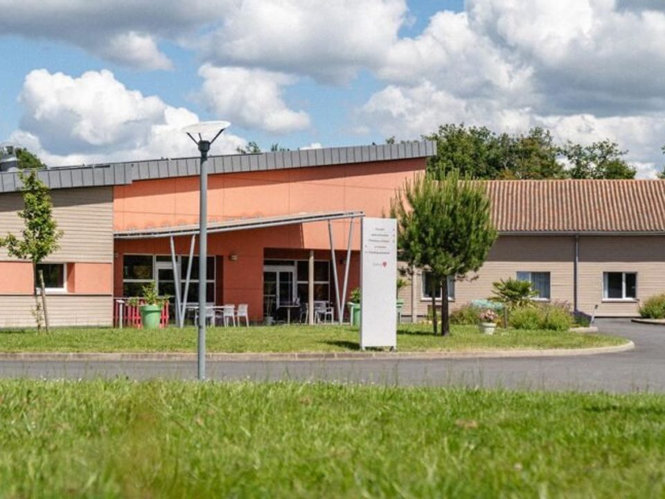 Erhvervsejendom i Lathus-Saint-Remy, Vienne - foto 1
