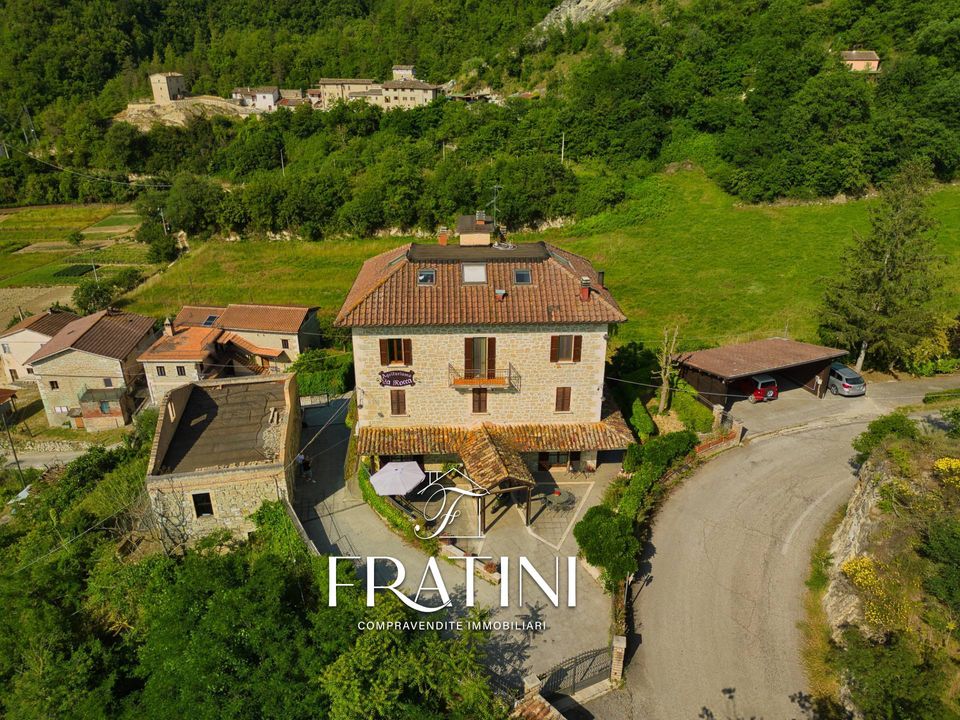 Erhvervsejendom i Roccafluvione, Ascoli Piceno - foto 1