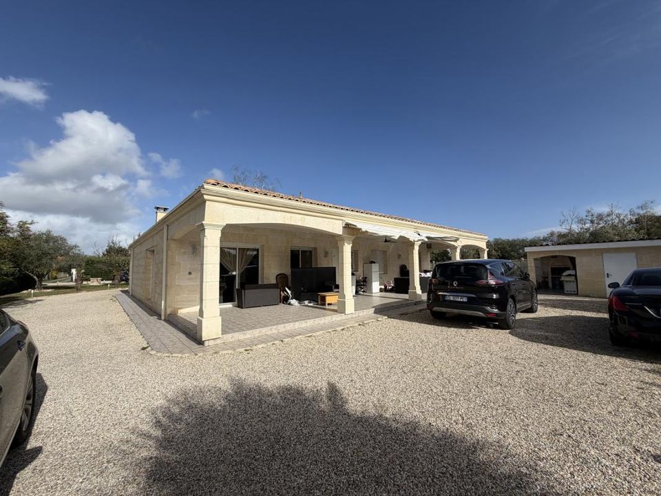 Villa i Ambarès-et-Lagrave, Gironde - foto 1