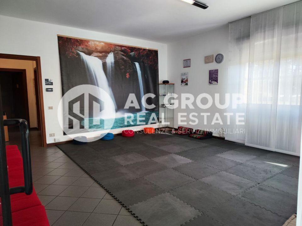Propiedad comercial en Saronno, Varese - foto 1