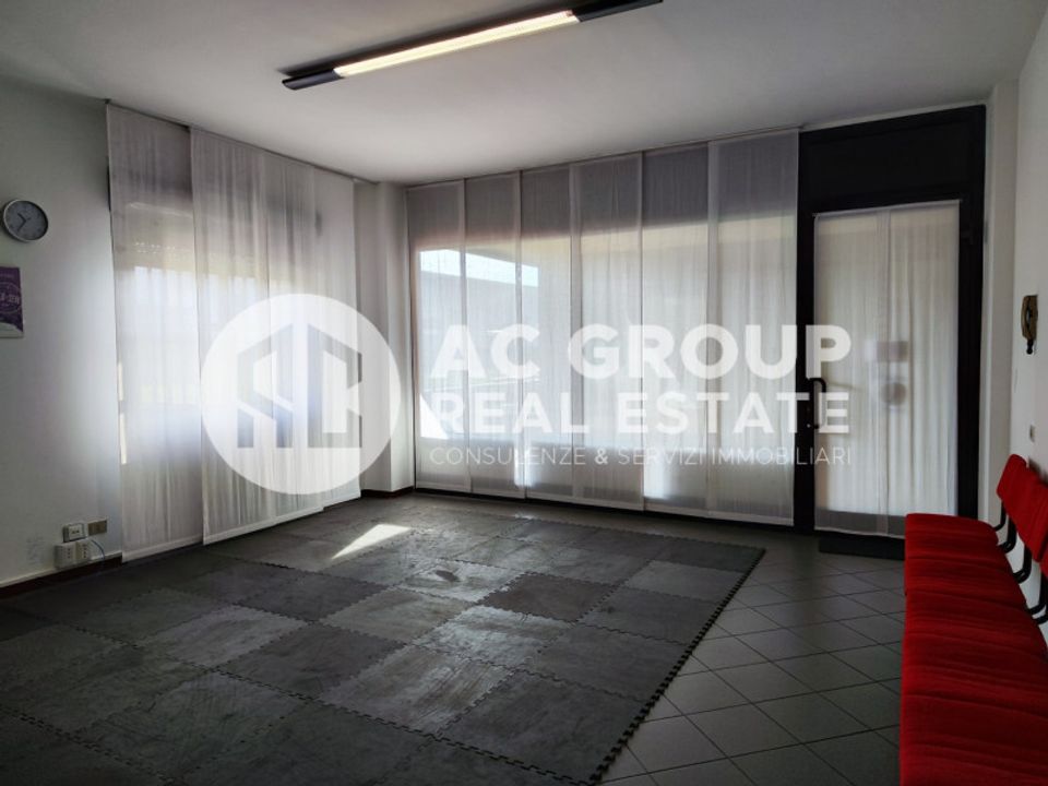 Propiedad comercial en Saronno, Varese - foto 4