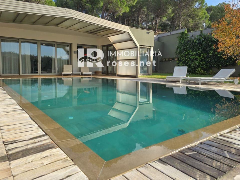 Villa en La Jonquera, Gerona - foto 1