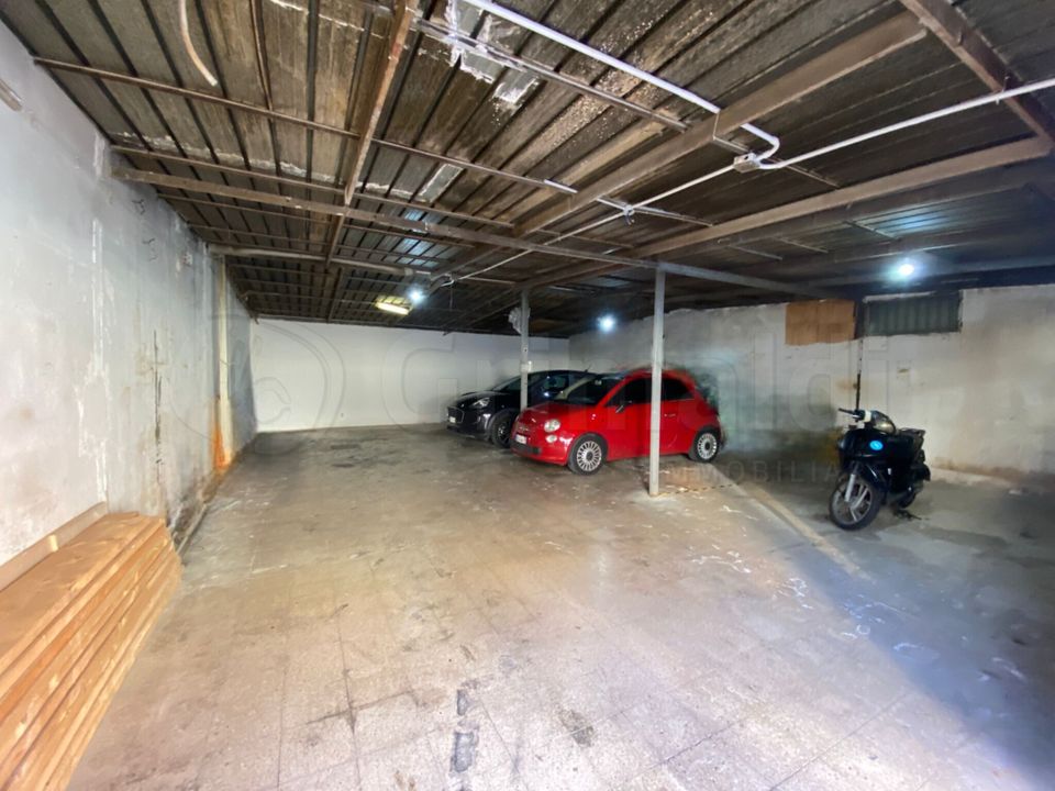 Garage i Giugliano in Campania, Naples - foto 1