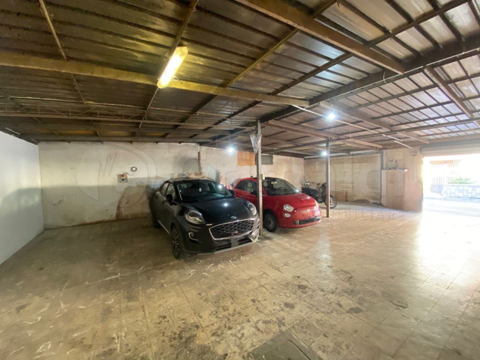 Garage i Giugliano in Campania, Naples - foto 2