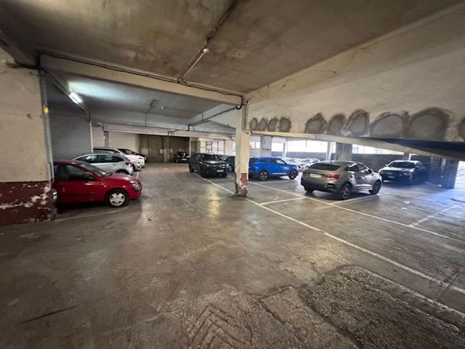 Garage i Marseille, Bouches-du-Rhone - foto 4