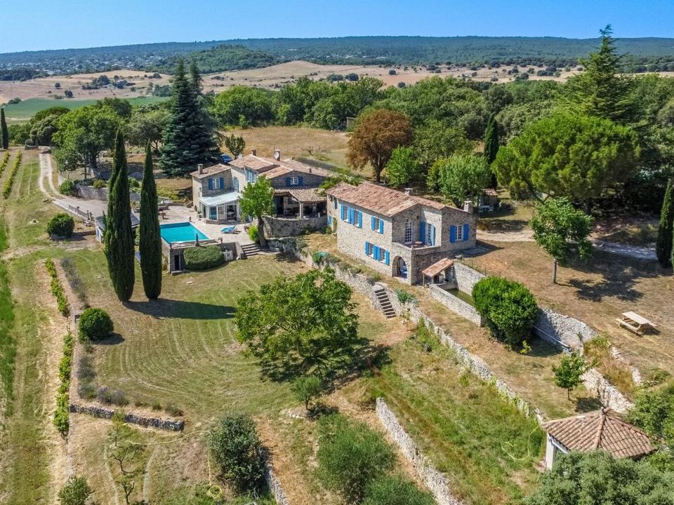 Landejendom i Reillanne, Alpes-de-Haute-Provence - foto 1