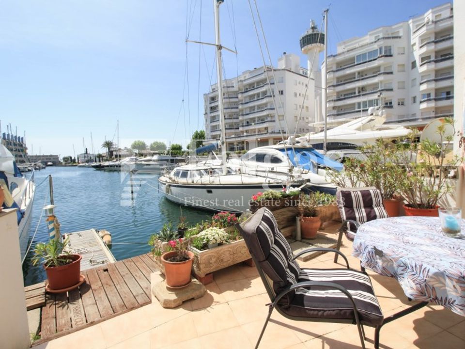 Lejlighed i Empuriabrava, Gerona - foto 1