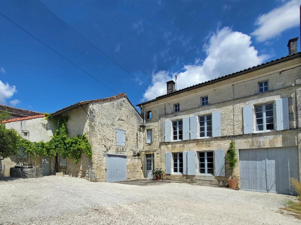 Landsbyhus i Neuvicq-le-Château, Charente-Maritime - foto 1