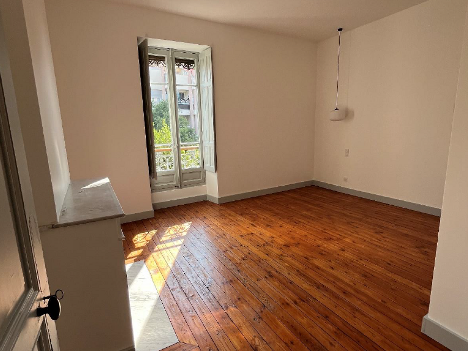 Apartamento en Nimes, Gard - foto 2