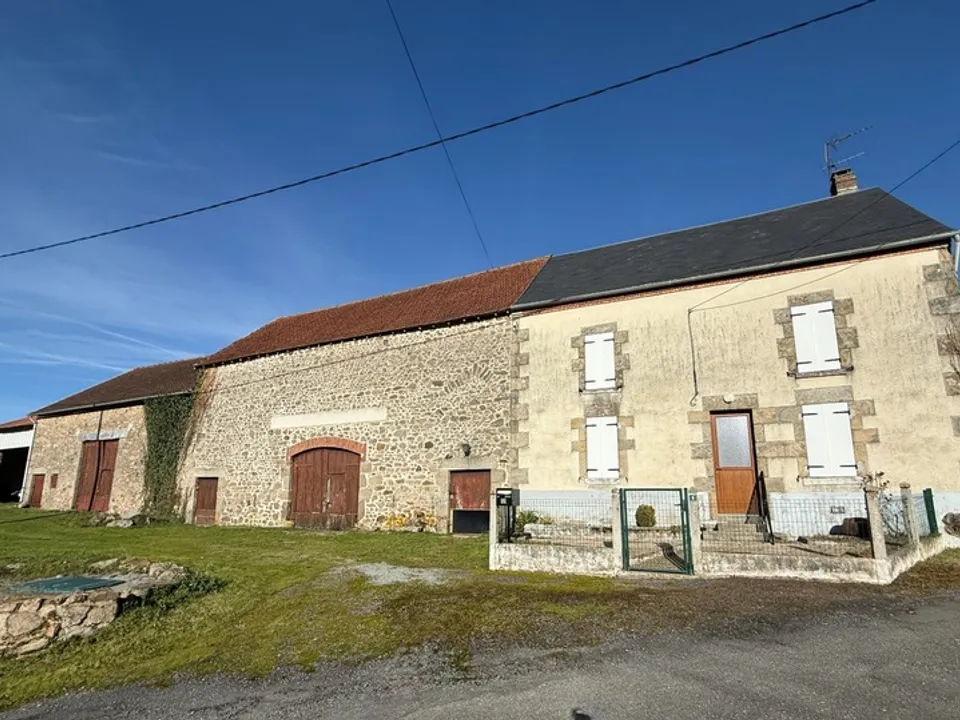 Landsbyhus i Bussiere-Dunoise, Creuse - foto 1