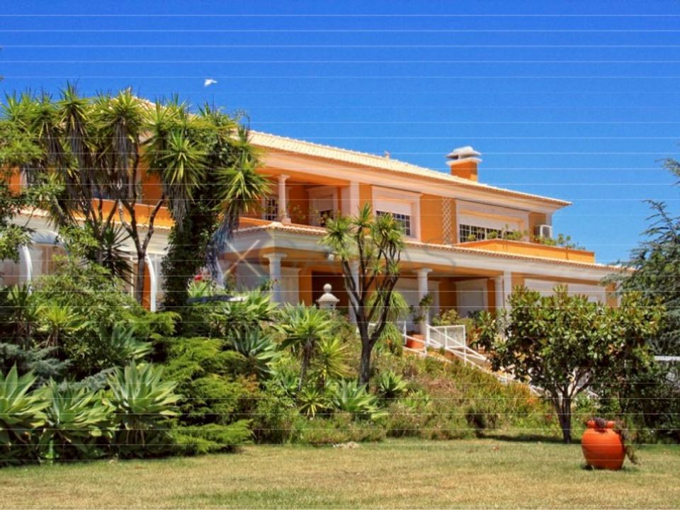 Villa in Rio de Mouro-Estacao, Lisbon - photo 1