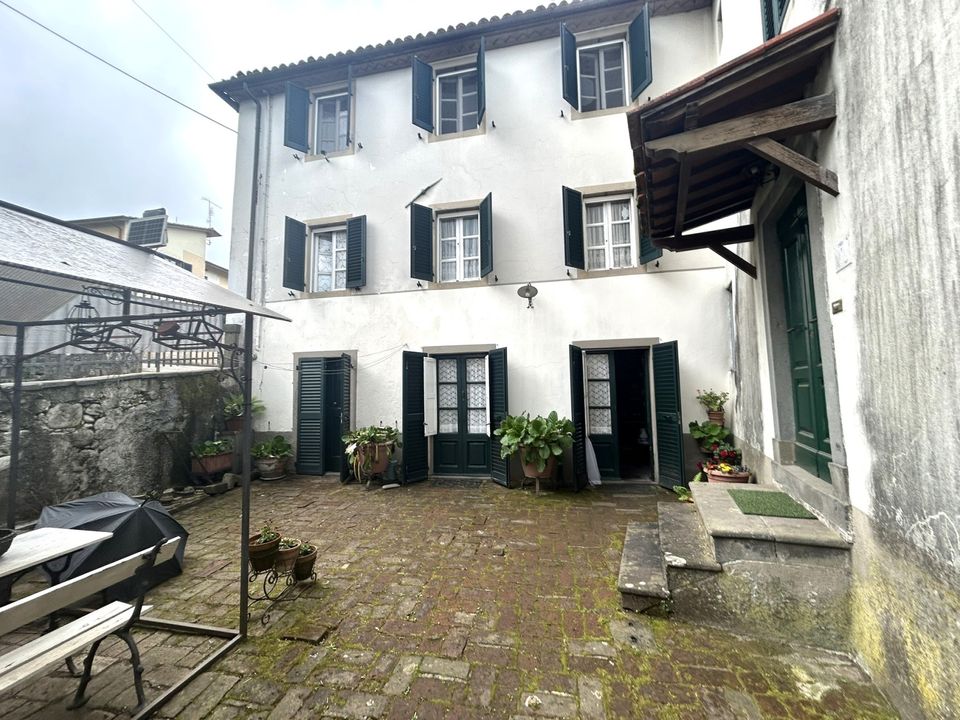 Herregård i Barga, Lucca - bilde 1