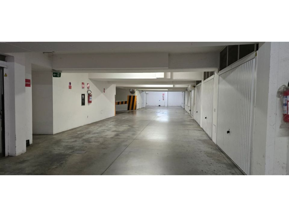 Garage i Pescara, Pescara - foto 1