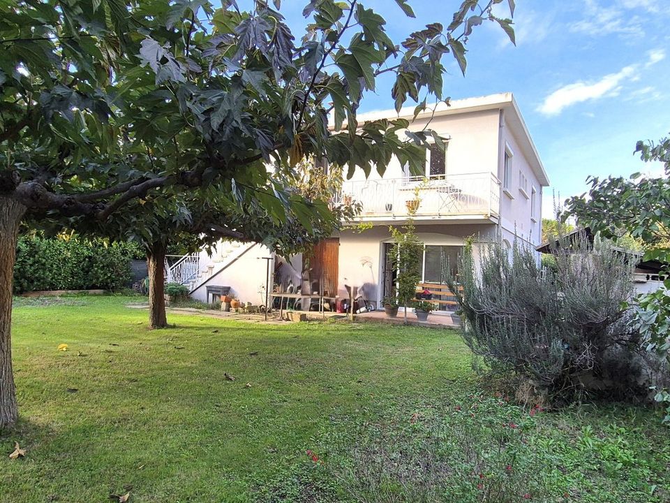 Villa in Arles, Bouches-du-Rhone - foto 1