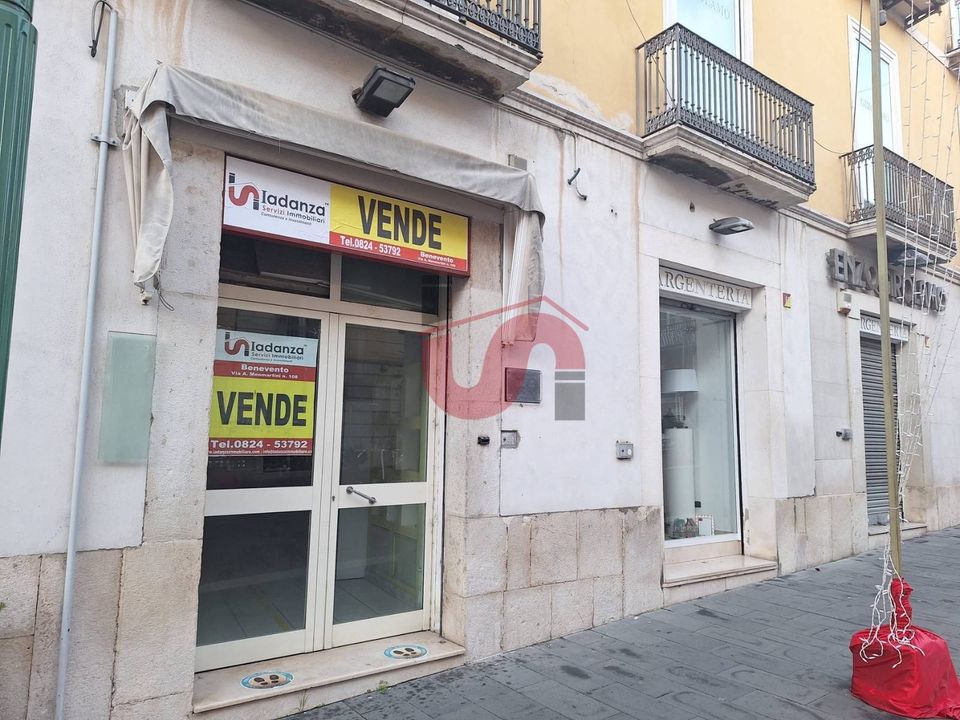 Erhvervsejendom i Benevento, Benevento - foto 1