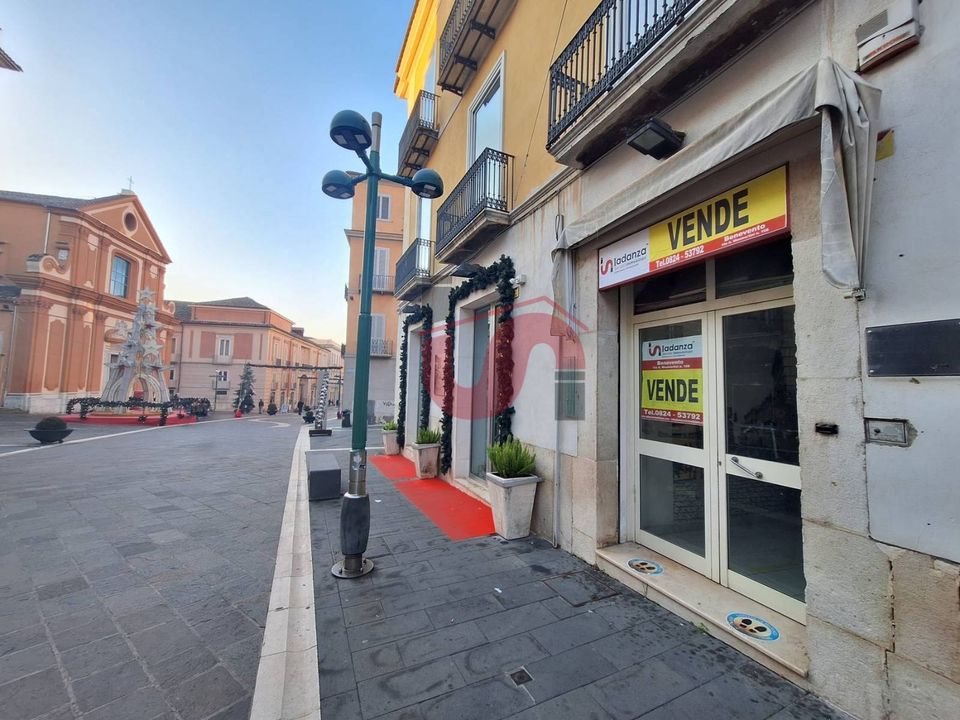 Erhvervsejendom i Benevento, Benevento - foto 2