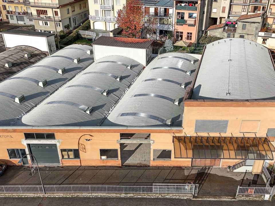 L'establiment comercial a Vertova, Bergamo - foto 2