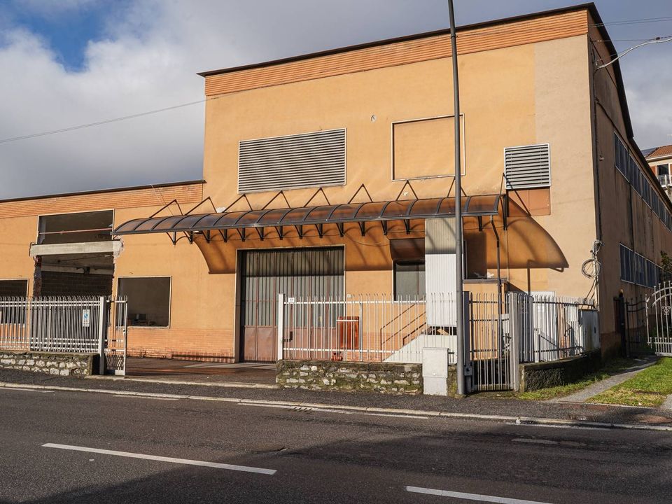 L'establiment comercial a Vertova, Bergamo - foto 3