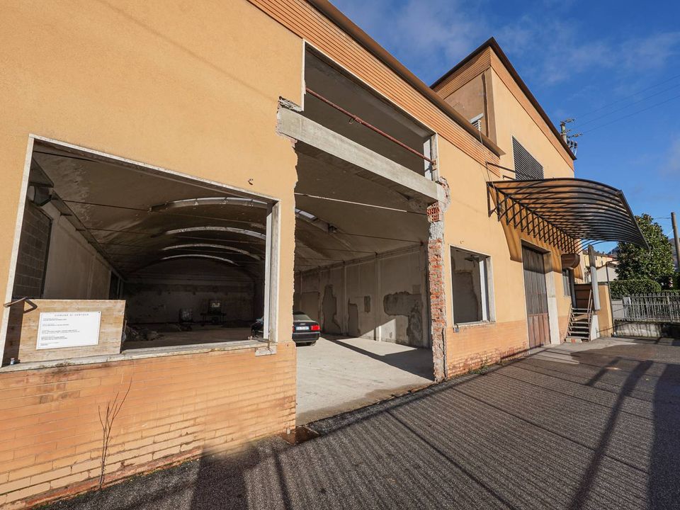 L'establiment comercial a Vertova, Bergamo - foto 5