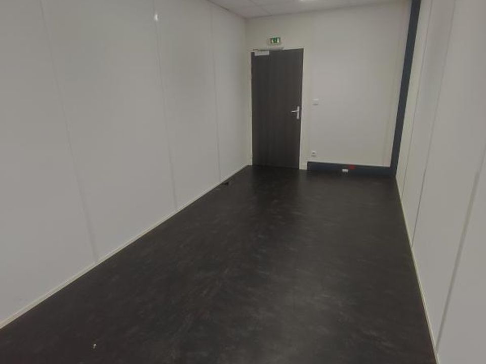 Erhvervsejendom i Saint-Étienne-du-Rouvray, Seine-Maritime - foto 2