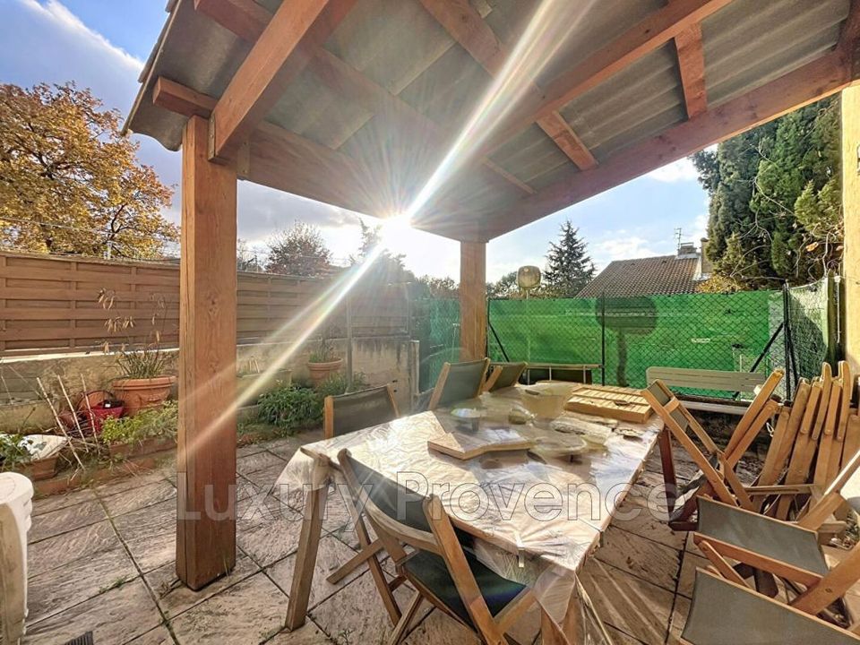 Villa i Gardanne, Bouches-du-Rhone - foto 1