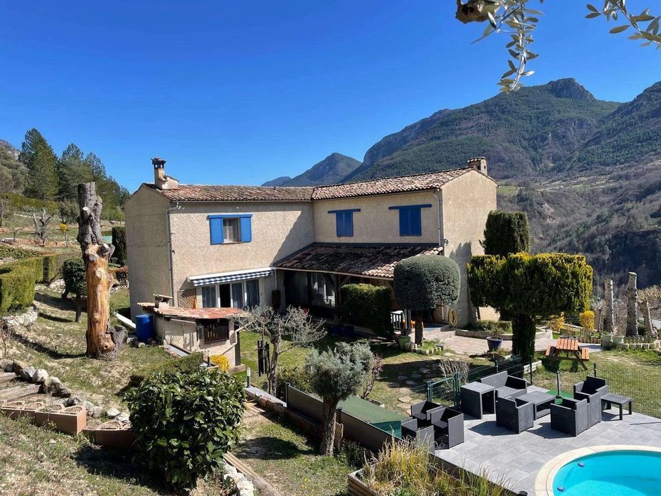 Landejendom i Puget-Théniers, Alpes-Maritimes - foto 1