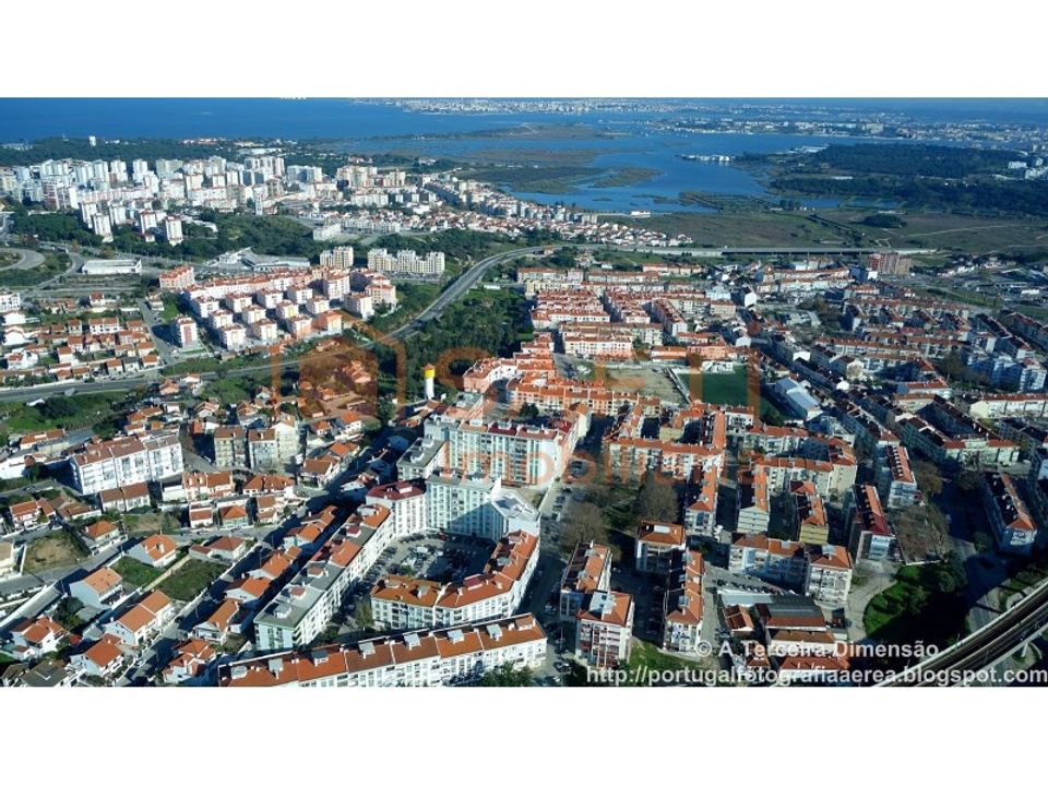 Erhvervsejendom i Corroios, Setubal - foto 1