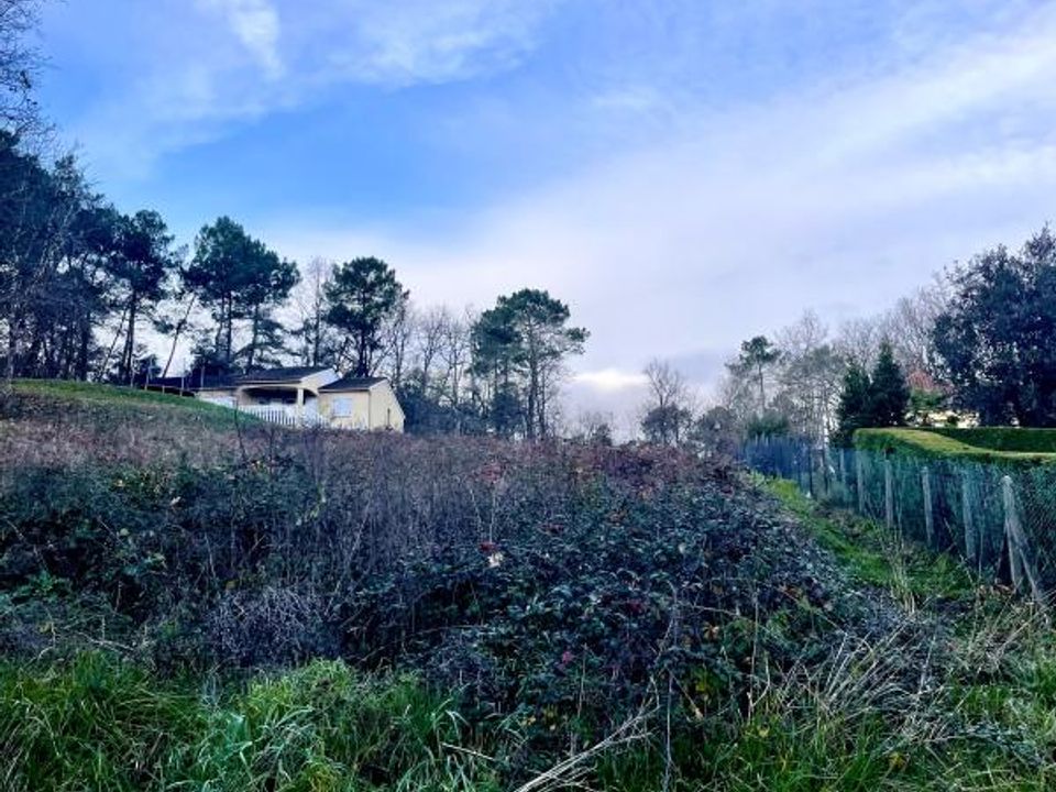 Terra em Chancelade, Dordogne - foto 1