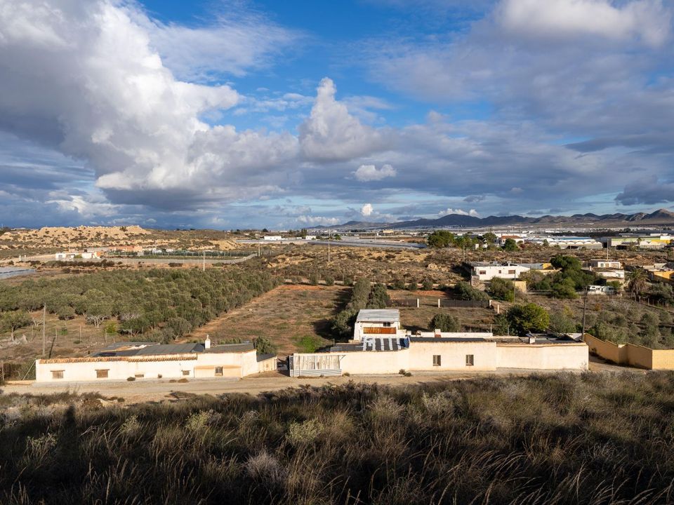 Landejendom i Almeria, Almeria - foto 1