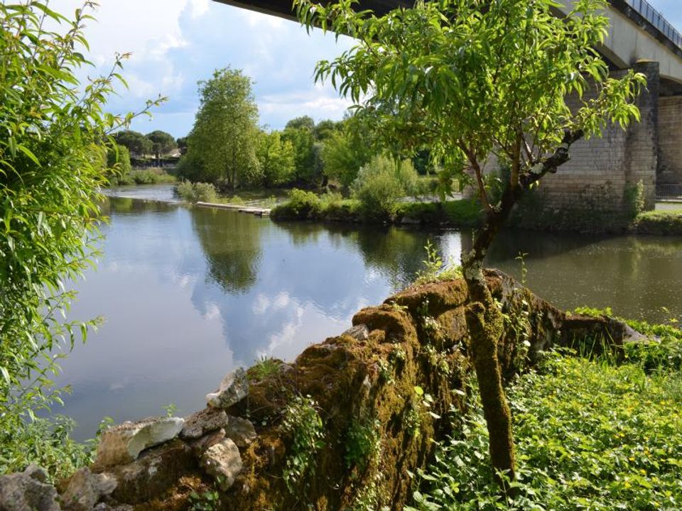 Helårsgrund i Coutras, Gironde - foto 2
