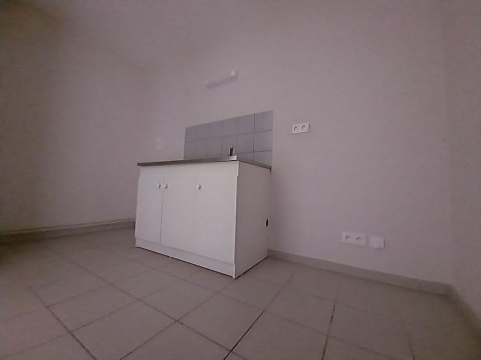 Apartment in Wassy, Haute-Marne - photo 3