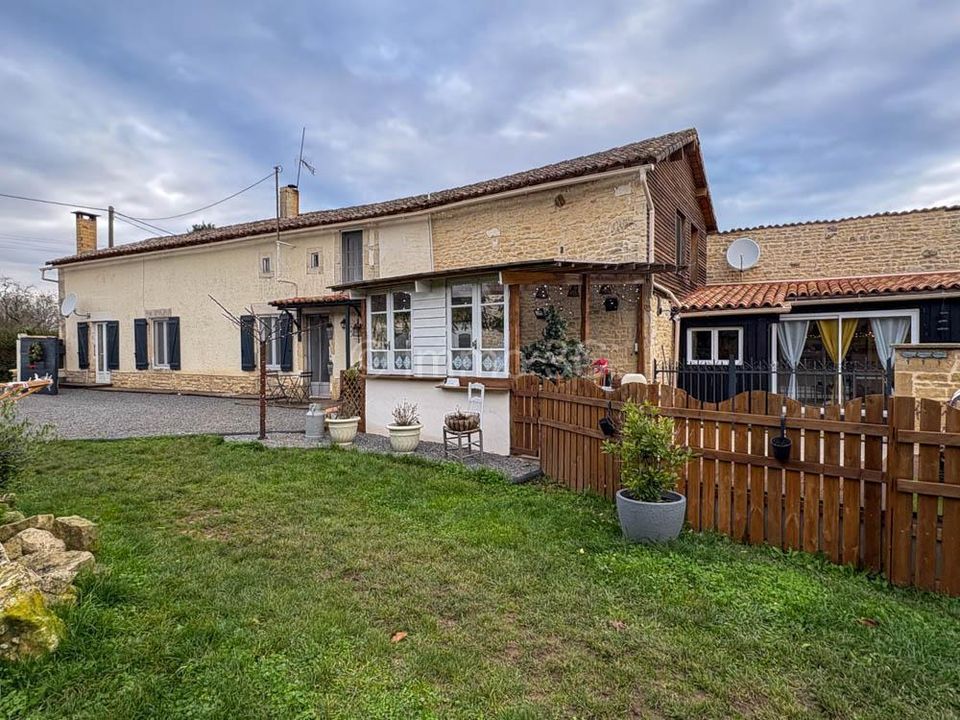 Landejendom i Chef-Boutonne, Deux-Sevres - foto 1