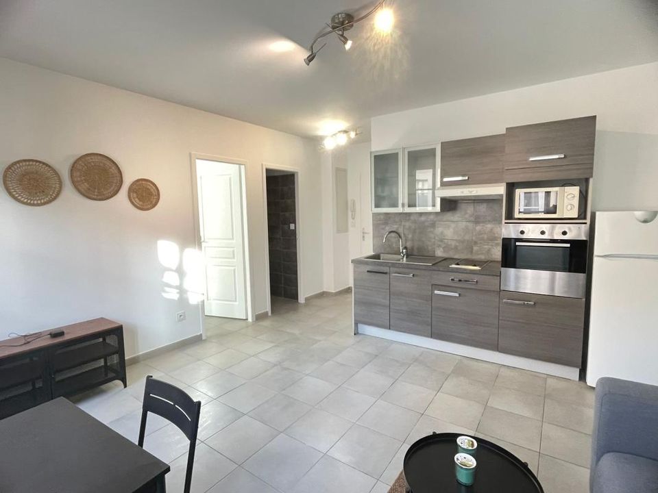 Apartment in Marseille, Bouches-du-Rhone - photo 2