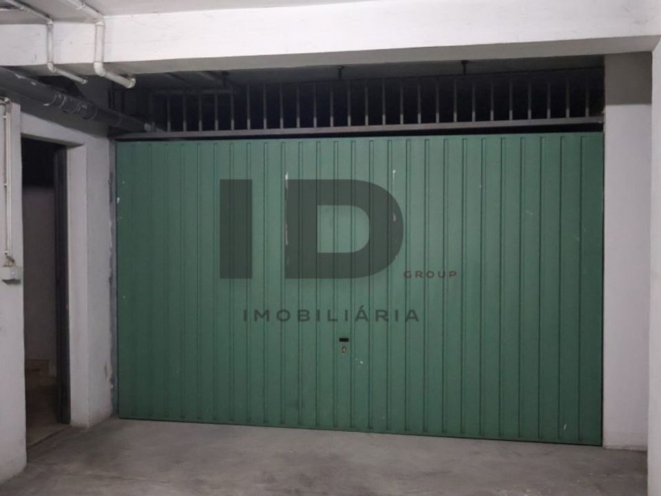 Garage i Vila Nova de Famalicao, Braga - foto 1
