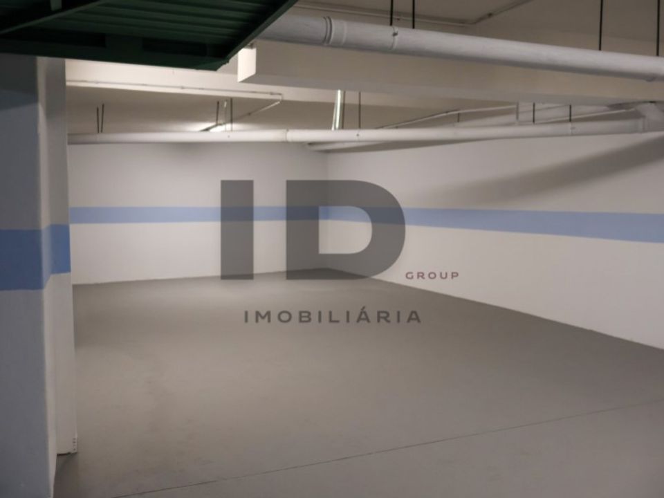 Garage i Vila Nova de Famalicao, Braga - foto 3