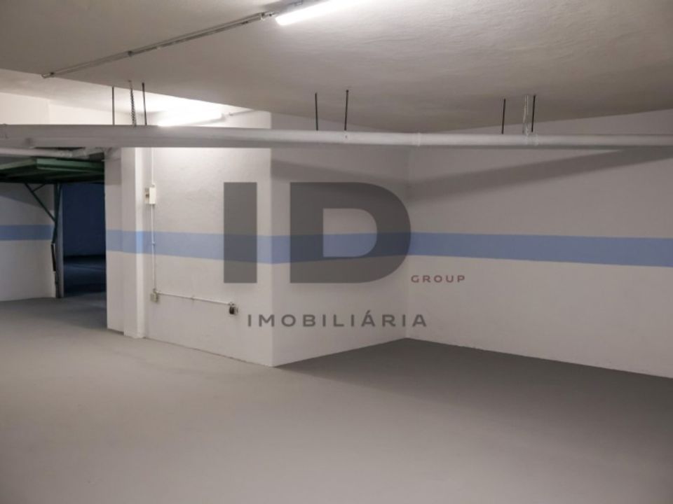 Garage i Vila Nova de Famalicao, Braga - foto 4