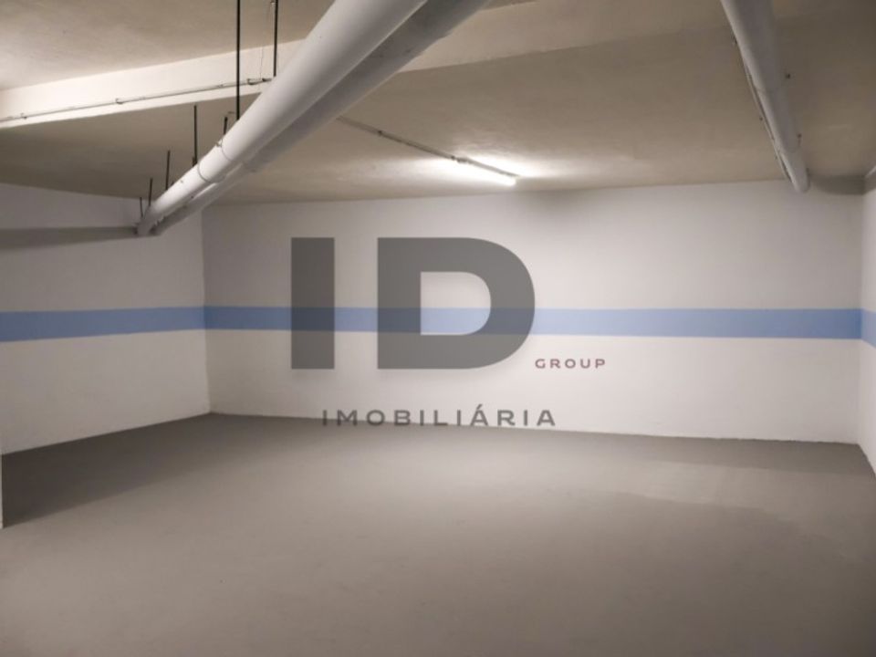 Garage i Vila Nova de Famalicao, Braga - foto 5