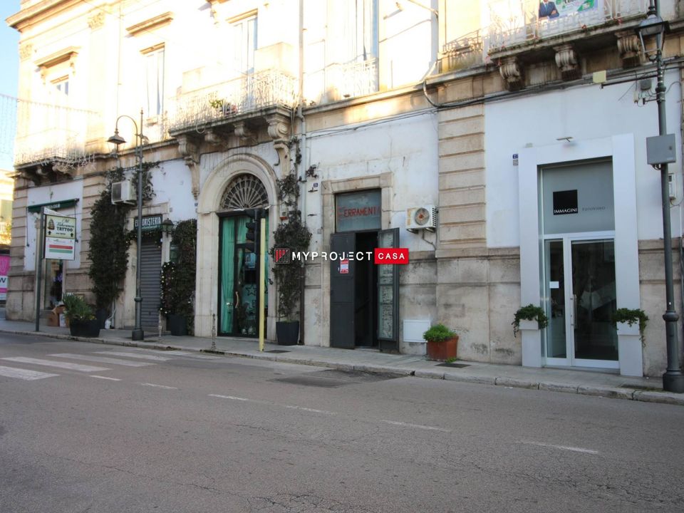 Erhvervsejendom i Martina Franca, Taranto - foto 1