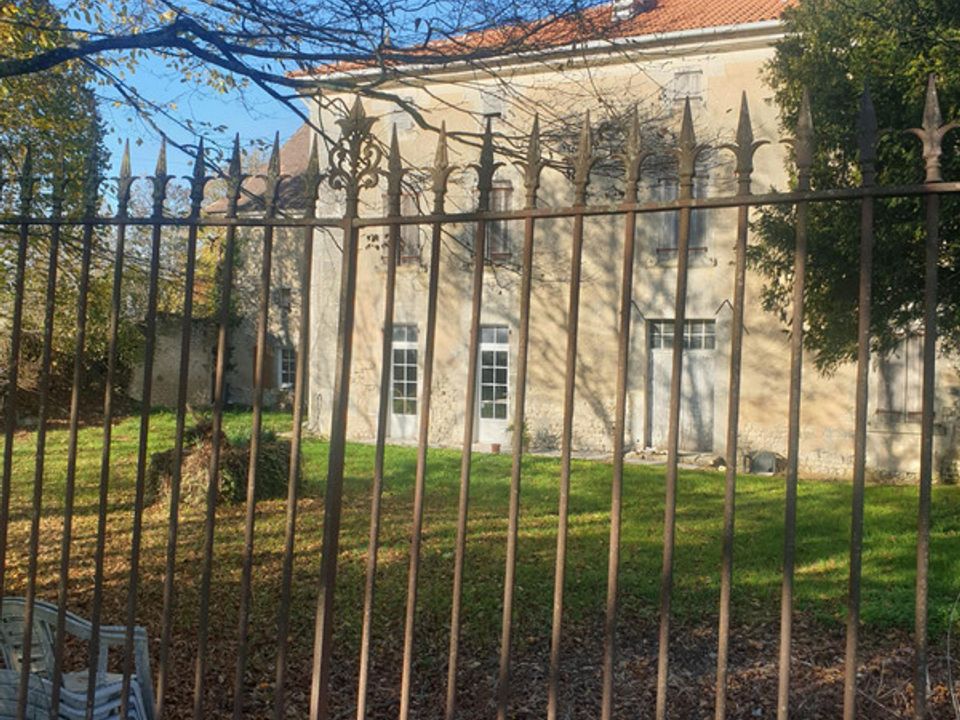 Landejendom i Barbezieux-Saint-Hilaire, Charente - foto 1