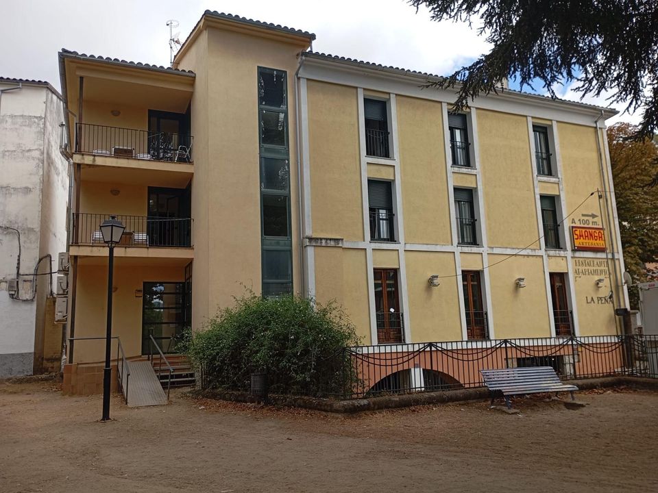 Commercial property in Banos De Montemayor, Caceres - photo 3