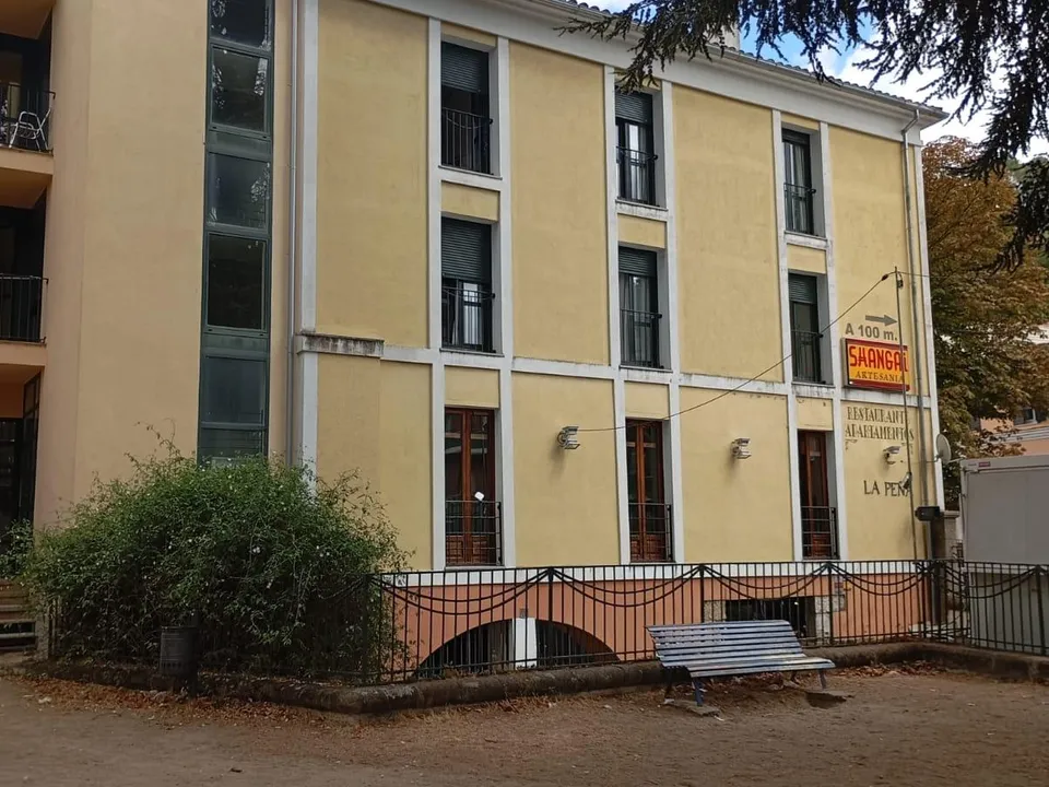 Commercial property in Banos De Montemayor, Caceres - photo 5