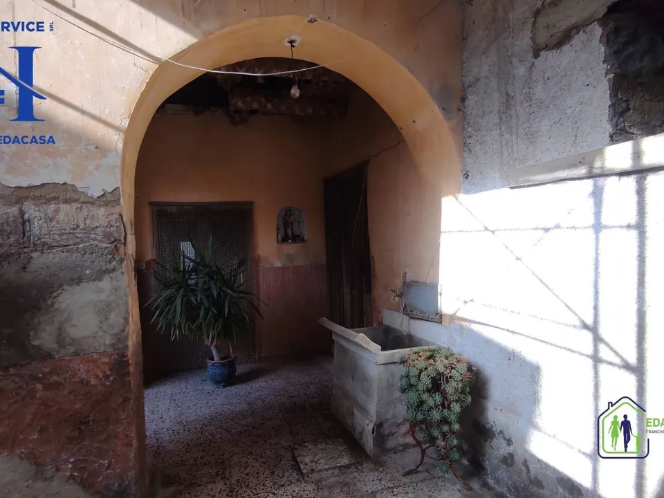 Herregård i Castel Morrone, Caserta - bilde 1