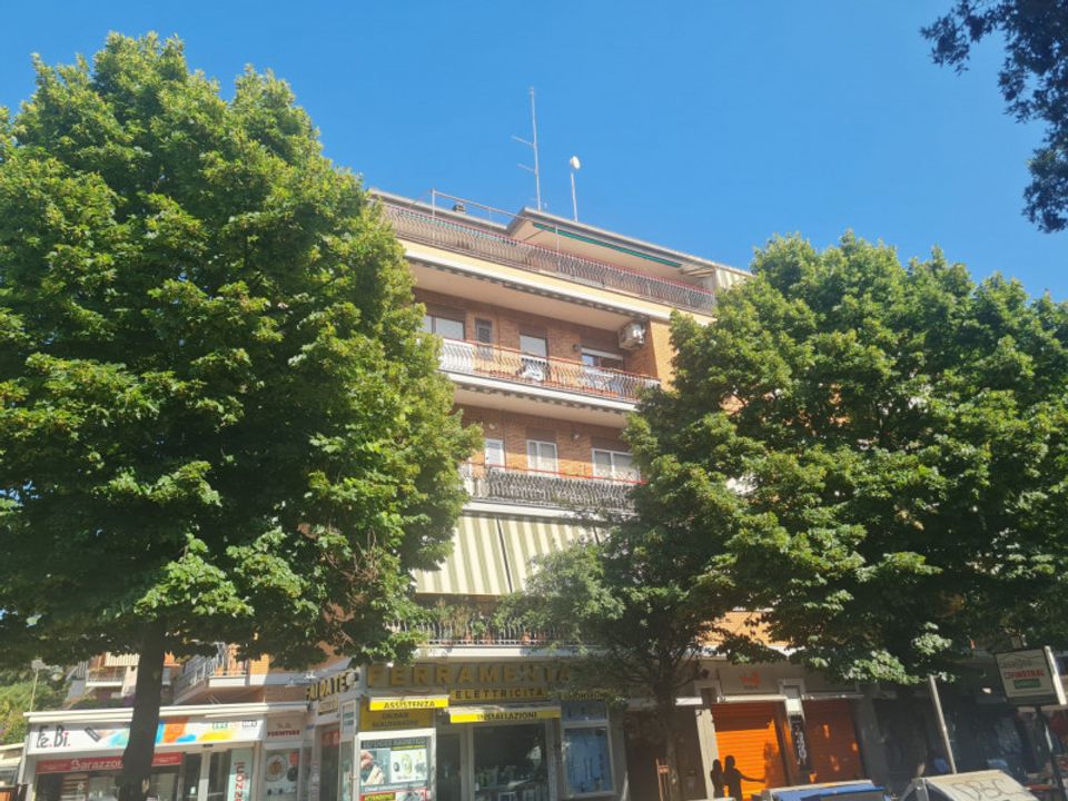 Garage i Rome, Rome - foto 1